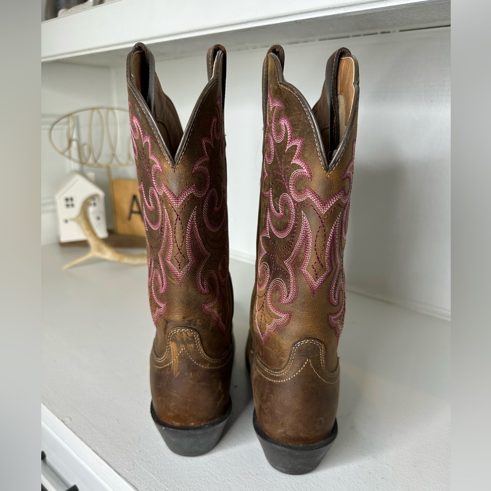 **SOLD**Ariat Women’s Western Cowboy Boots – Brown Leather with Pink Stitching - Picture 5 of 8